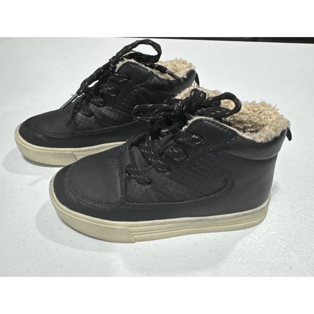 OshKosh B'gosh Boys Ankle Boots Kids Sz 8M Faux Fur Lace Up Castle Fashion Black